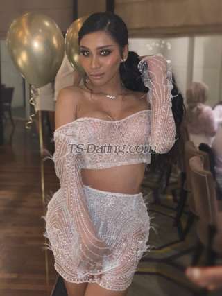 trans girl FaraHudson 1257609