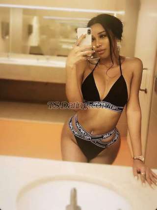 trans girl FaraHudson 4980425