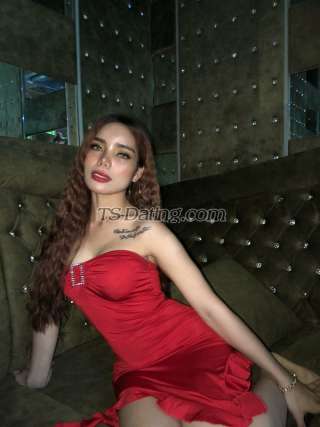 trans girl Farahfox 6844140