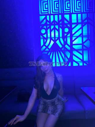 trans girl Farahfox 6844371