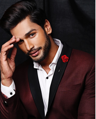 GigoloClubIN-9731078