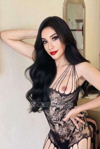 trans girl HeidiHadid 5050943