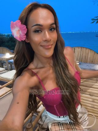 trans girl HugeLBhottime 7011735