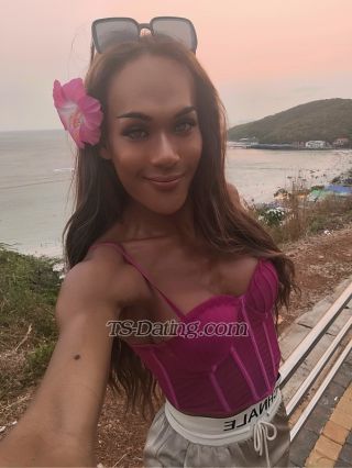 trans girl HugeLBhottime 7011767