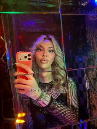 trans girl IamHills 7322866