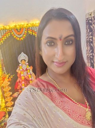 trans girl IshaSharma 1907021