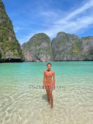 trans girl Junely 9433953