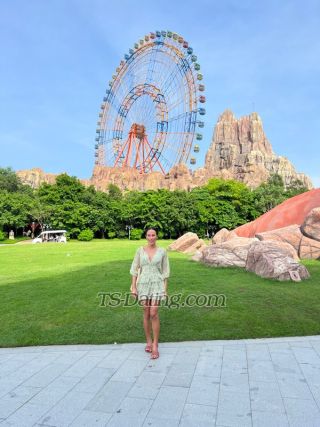 trans girl Junely 9434733