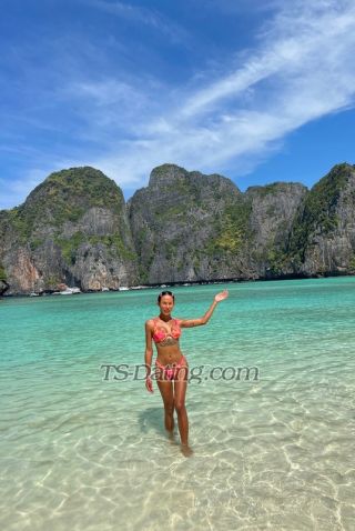 trans girl Junely 9435089