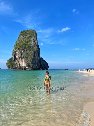 trans girl Junely 9435563