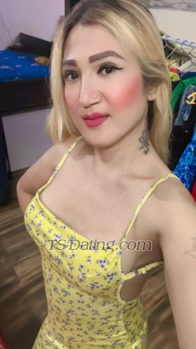 trans girl Karinisingha 8894699
