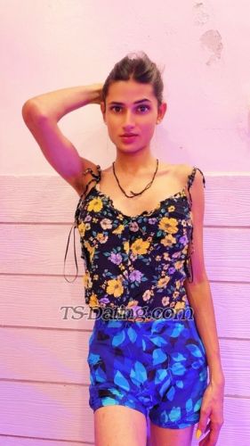 trans girl Komalsharma 1720987