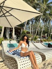 LaVieAmara Bangkok Transex Привет, незнакомец... или, вернее сказать, будущее любимое развлечение? Я из тех женщин, которые сочетают роскошь с игривостью: элегантна в объятиях, неотразима за закрытыми дверями. Увлечённая девушка с рельефным силуэтом и неиссякаемой энергией, я горжусь тем, что стану вашим лучшим спасением от корпоративной рутины. Независимо от того, нужна ли вам изысканная встреча за ужином или расслабляющий ночной коктейль после долгого дня, полного сделок, я знаю, как подстроиться под ваш темп или замедлить ход событий, если вы этого хотите. Уверенная в себе, обаятельная и всегда сдержанная. Сделаем ваше время не просто приятным... а незабываемым. Паспорт готов. Цены? Просто спросите. Я верю в конфиденциальность и персонализацию. Я буду в Бангкоке с завтрашнего вечера, на ограниченное время. Не упустите шанс — давайте повеселимся! Филиппинка🇵🇭