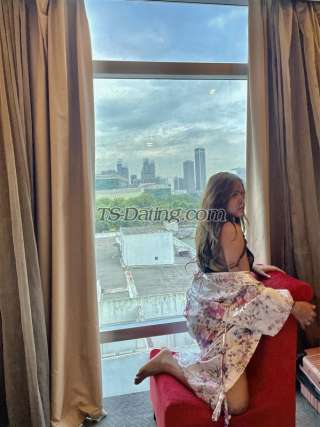 trans girl LaraYours 6583021