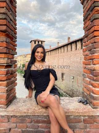 trans girl Larabianchix 2835131