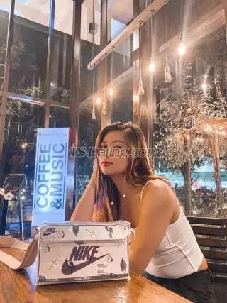 Shemale Leeeeyyyy 8910484