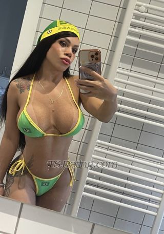 trans girl Leonacris 7385078