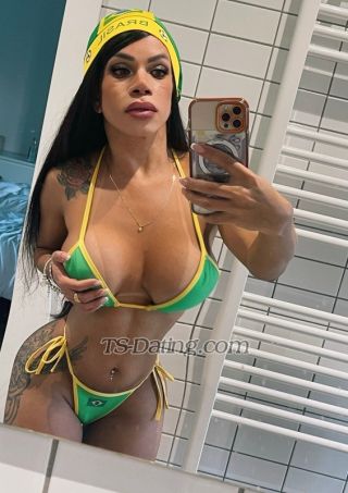 trans girl Leonacris 7385110