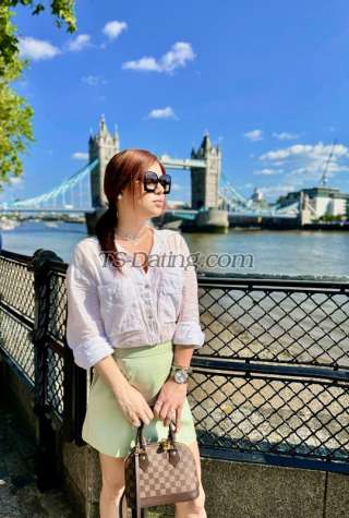 trans girl Leonna 1667118
