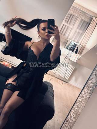 trans girl Leonna 8537136