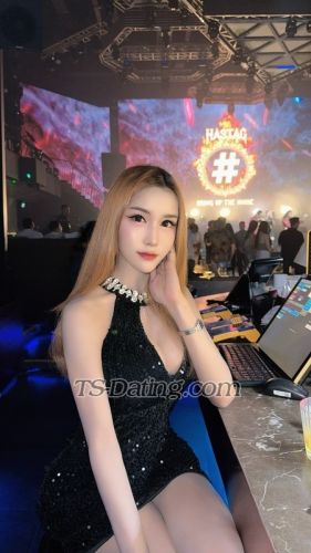 trans girl LillyBloosom 0414666