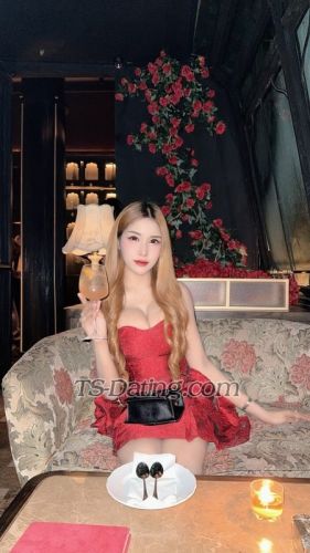 trans girl LillyBloosom 0587912