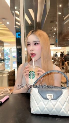 trans girl LillyBloosom 1032988