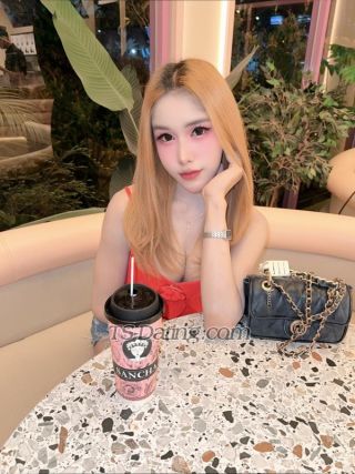 trans girl LillyBloosom 1345706