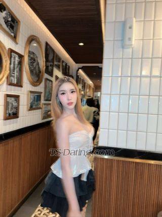 trans girl LillyBloosom 1534648