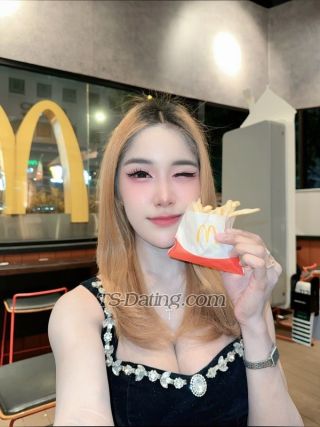 trans girl LillyBloosom 2689022