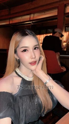 trans girl LillyBloosom 4015965