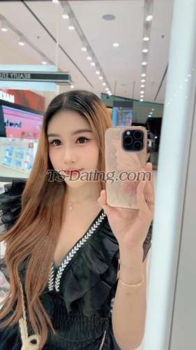 trans girl LillyBloosom 4065578