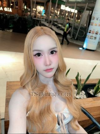 trans girl LillyBloosom 4721388