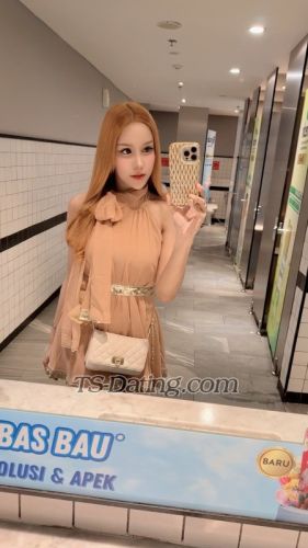 trans girl LillyBloosom 6097512