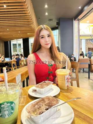 trans girl LillyBloosom 6256551