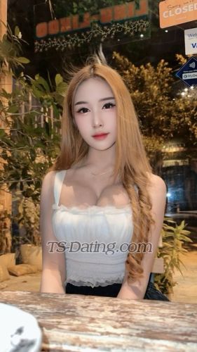 trans girl LillyBloosom 6803608