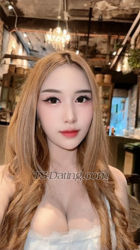 trans girl LillyBloosom 6803683