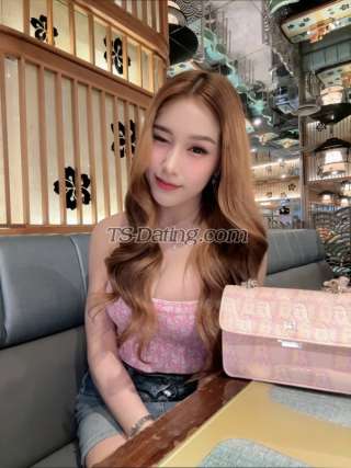 trans girl LillyBloosom 8010394