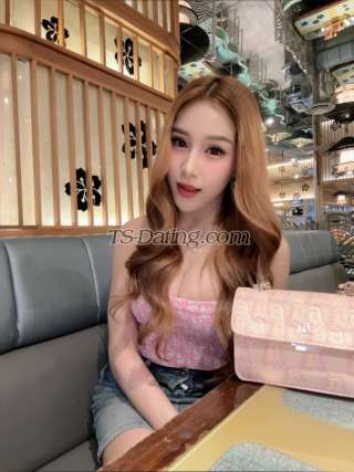 trans girl LillyBloosom 8010568