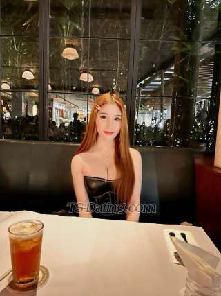 trans girl LillyBloosom 8722016