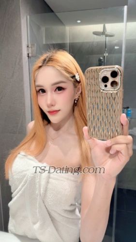 trans girl LillyBloosom 9171134