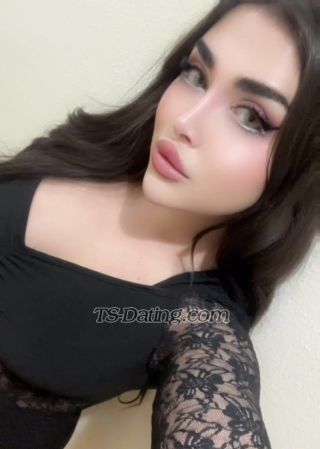 trans girl laayaan 0413087