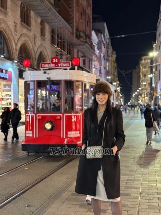 trans girl MaggieQ 1345640