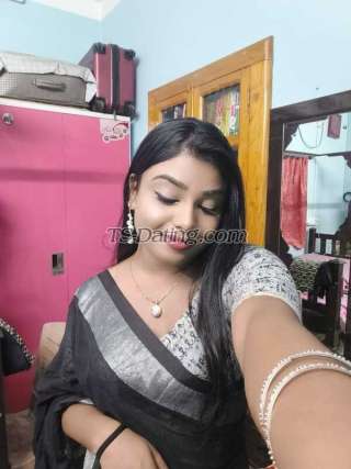 trans girl Mahika 1888218