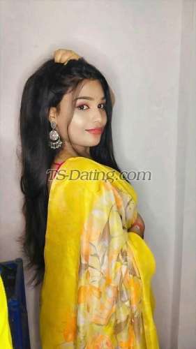 trans girl Mahika 9549055