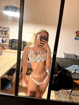 trans girl Miakhaliff 4251086