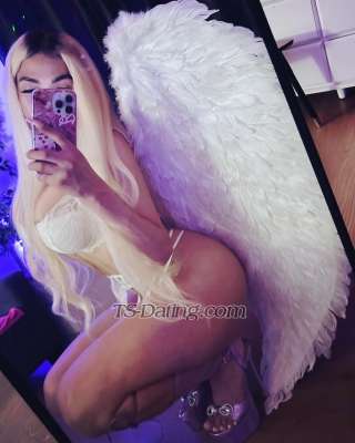 trans girl Mireya 0091897