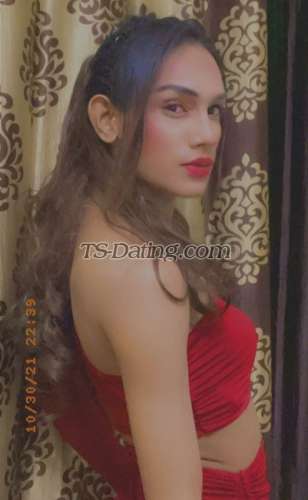 trans girl NairaShaikh 5701178