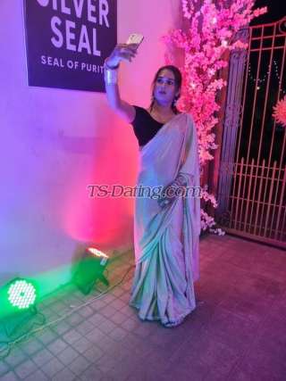 trans girl Modhumondal 4120604