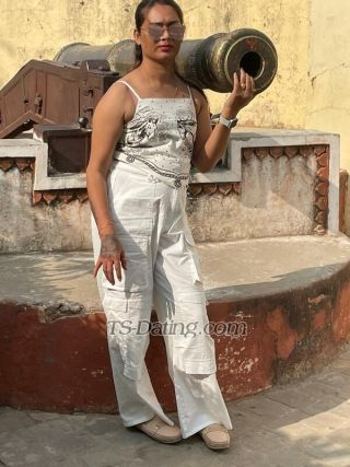 trans girl Modhumondal 4895460